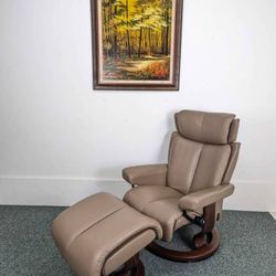 Ekornes Stressless Magic Leather Lounge Chair Recliner & Ottoman
