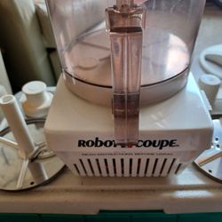 ROBOT COUPE PROCESSOR, POWERFUL BLENDER, EXCELLENT CONDITION ONLY PICK UP 