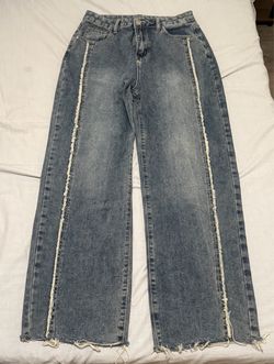 High-Waisted Wide Leg Jeans with Frayed Vertical Seams - Size4/6