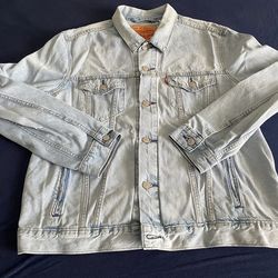 Men’ Levi Jean Jacket size L (brand new)
