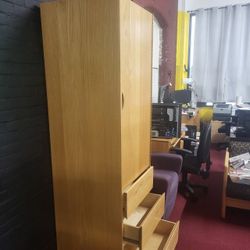 DRESSER AND WARDROBE IN ONE , VERY NICE WOOD QUALITY AND CLEAN (HOME2)

