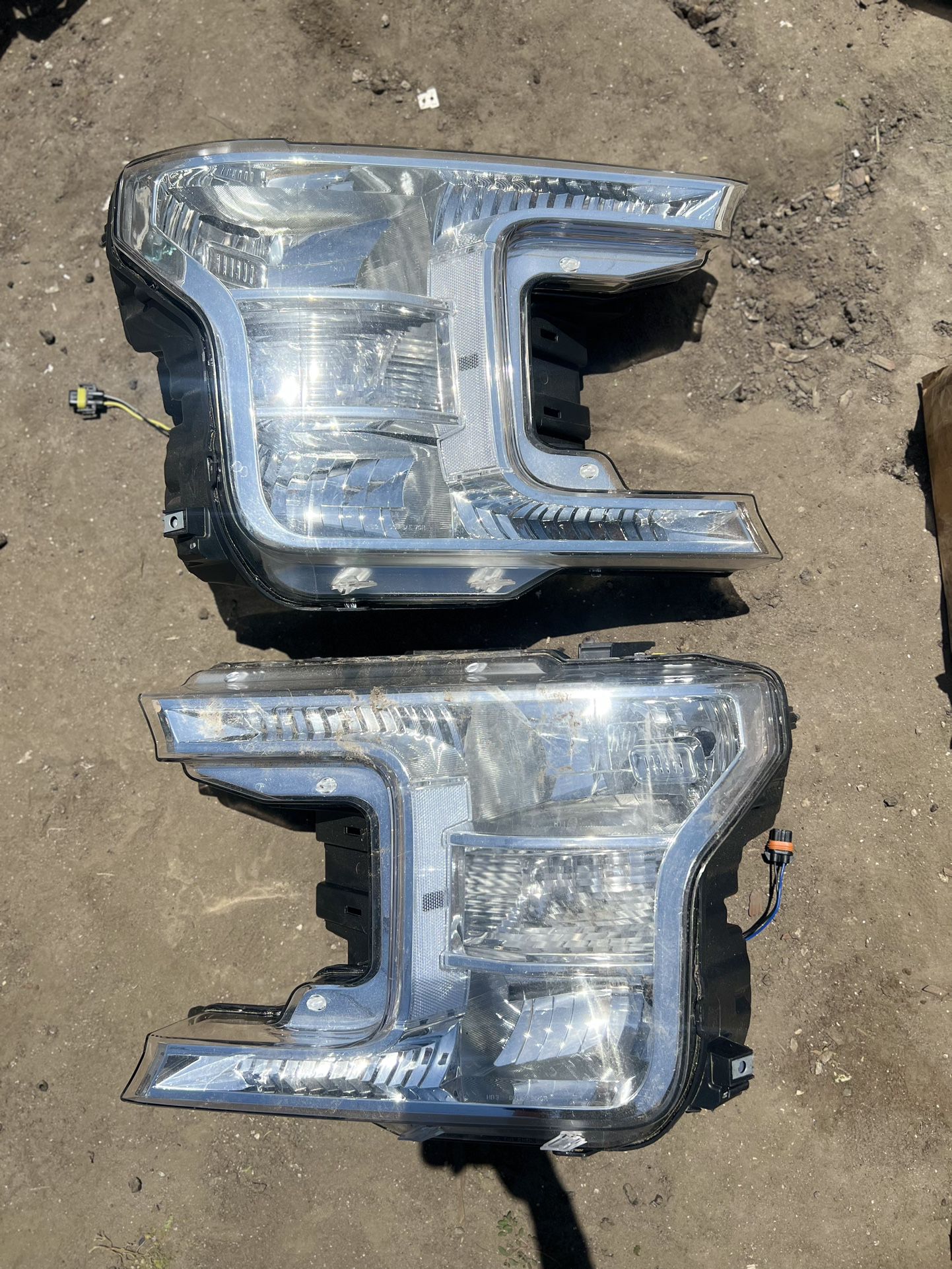 As Is 2018 To 2020 F—150 Headlights DIRTY AND Scratched 