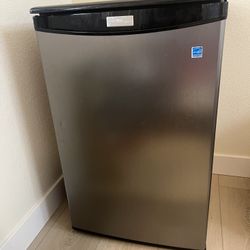 Mini Fridge 