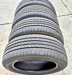 215/55/17Michelin Selling a set of 4 tires in excellent condition 🫡