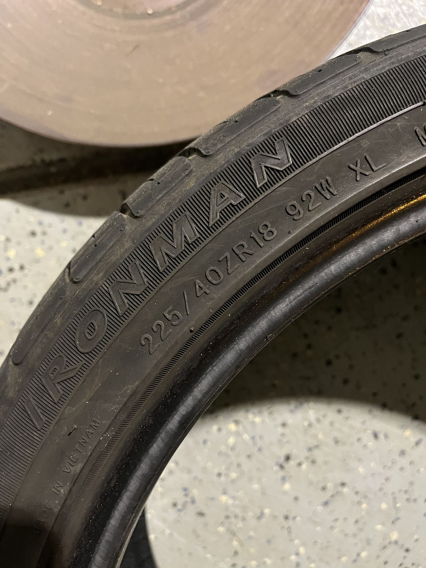 225/40/18 Tire