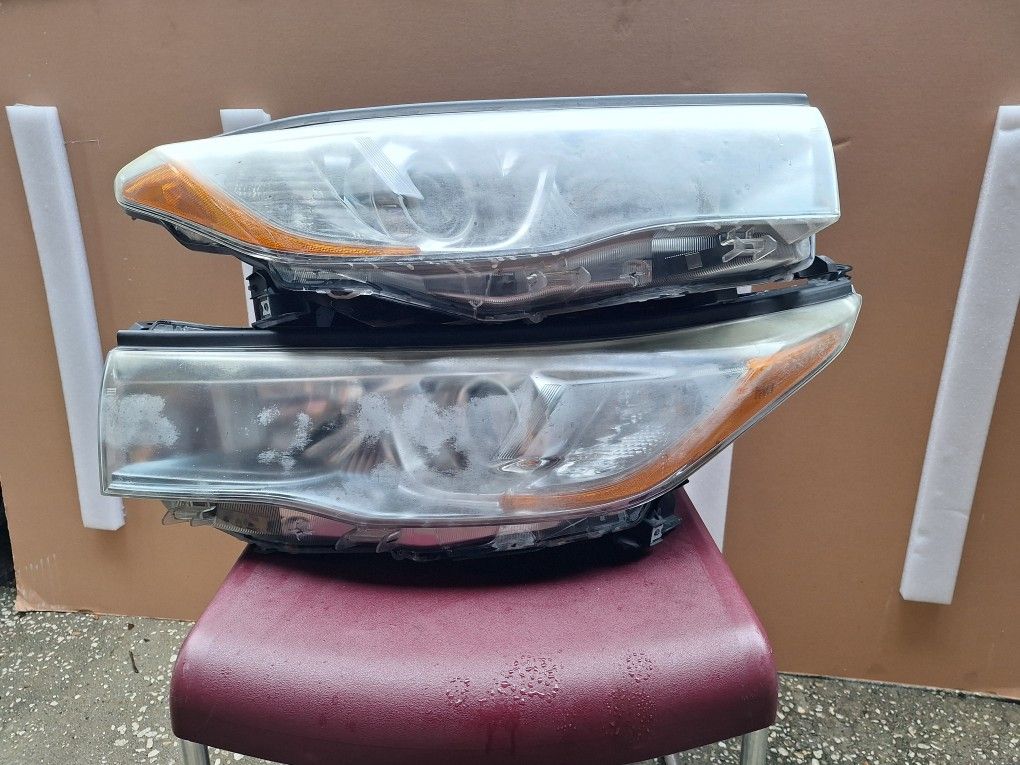 Headlight Assembly OEM 2015 Toyota Highlander