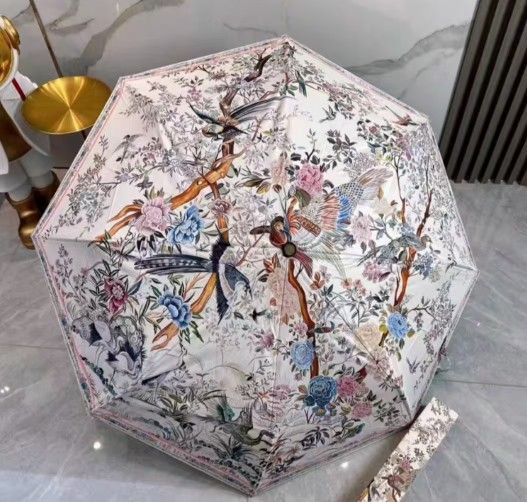 Dior tri-fold automatic vinyl sunscreen umbrella|99% UV blocking|New with case Sturdy and wind-resistant