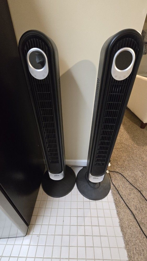 2 Cooling Towers