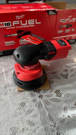 Milwaukee M18 FUEL Cordless Random Orbital Sander
