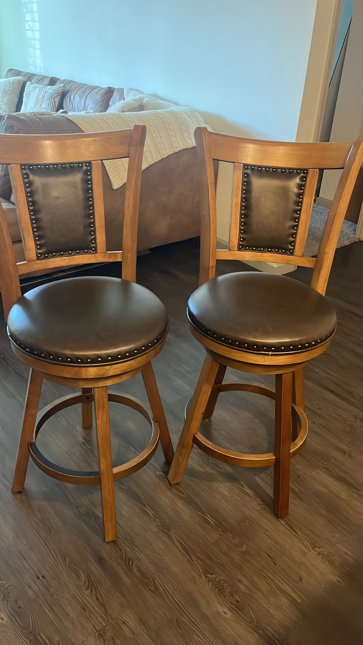 2 Swivel Chairs With Leather Seats. ( Height Adjustable )