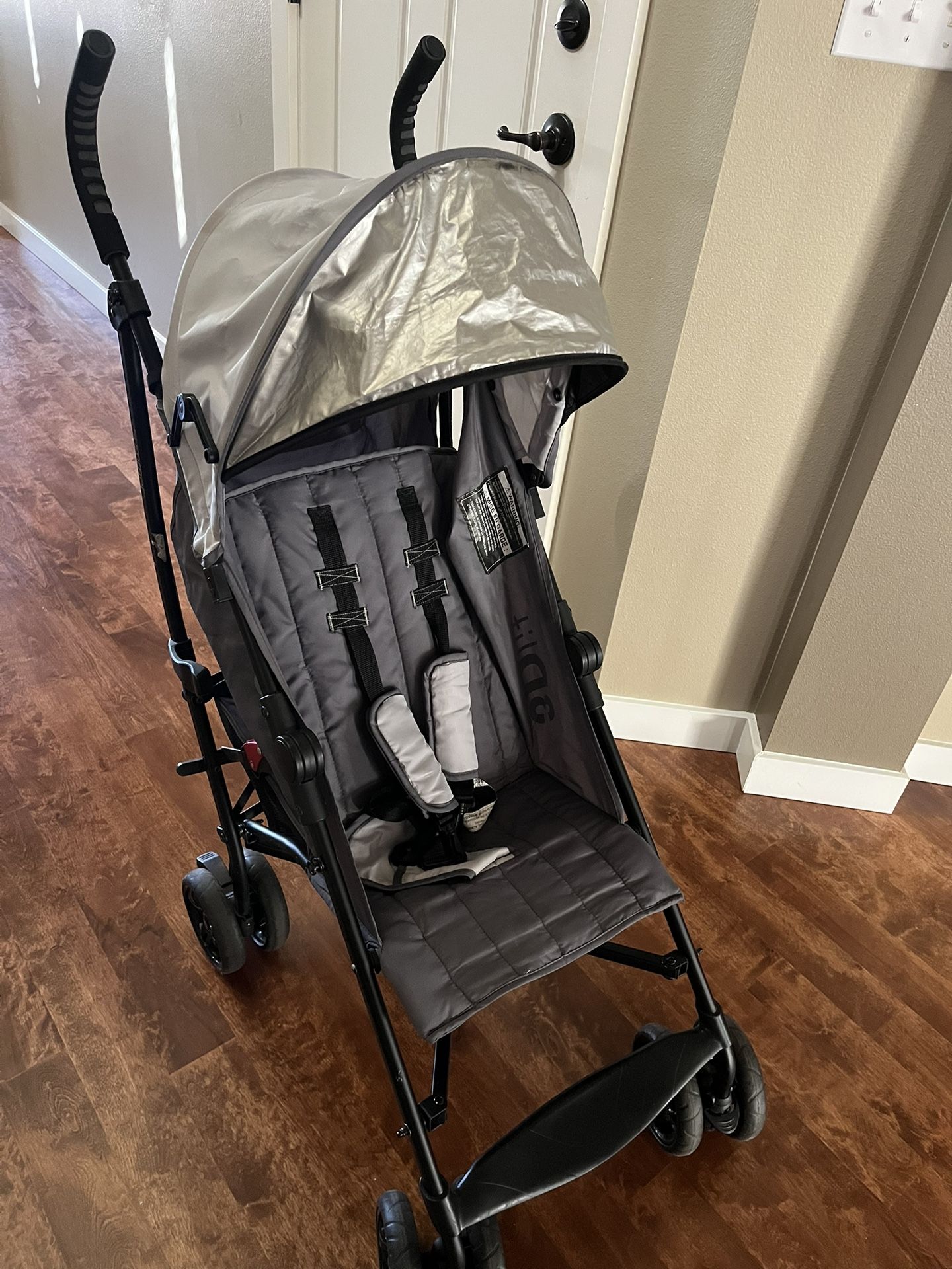 Free Summer 3D Lite Travel Stroller