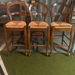 Beautiful Solid Wood High Back Chairs Great For A Island Or Bar 