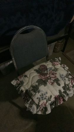 Metal 🪑 chair