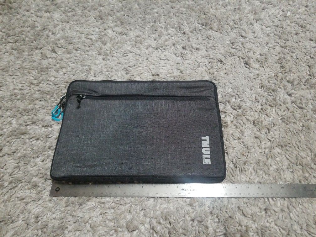 Thule Stravan 15" Laptop/Macbook/tablet sleeve Case