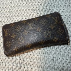 Louis Vuitton Zippy Wallet 