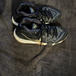 Kyrie 4 Basketball Shoes