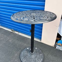 Nice high top table
