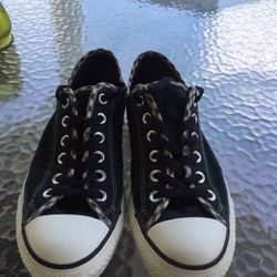 Converse size 8 all stars black and white