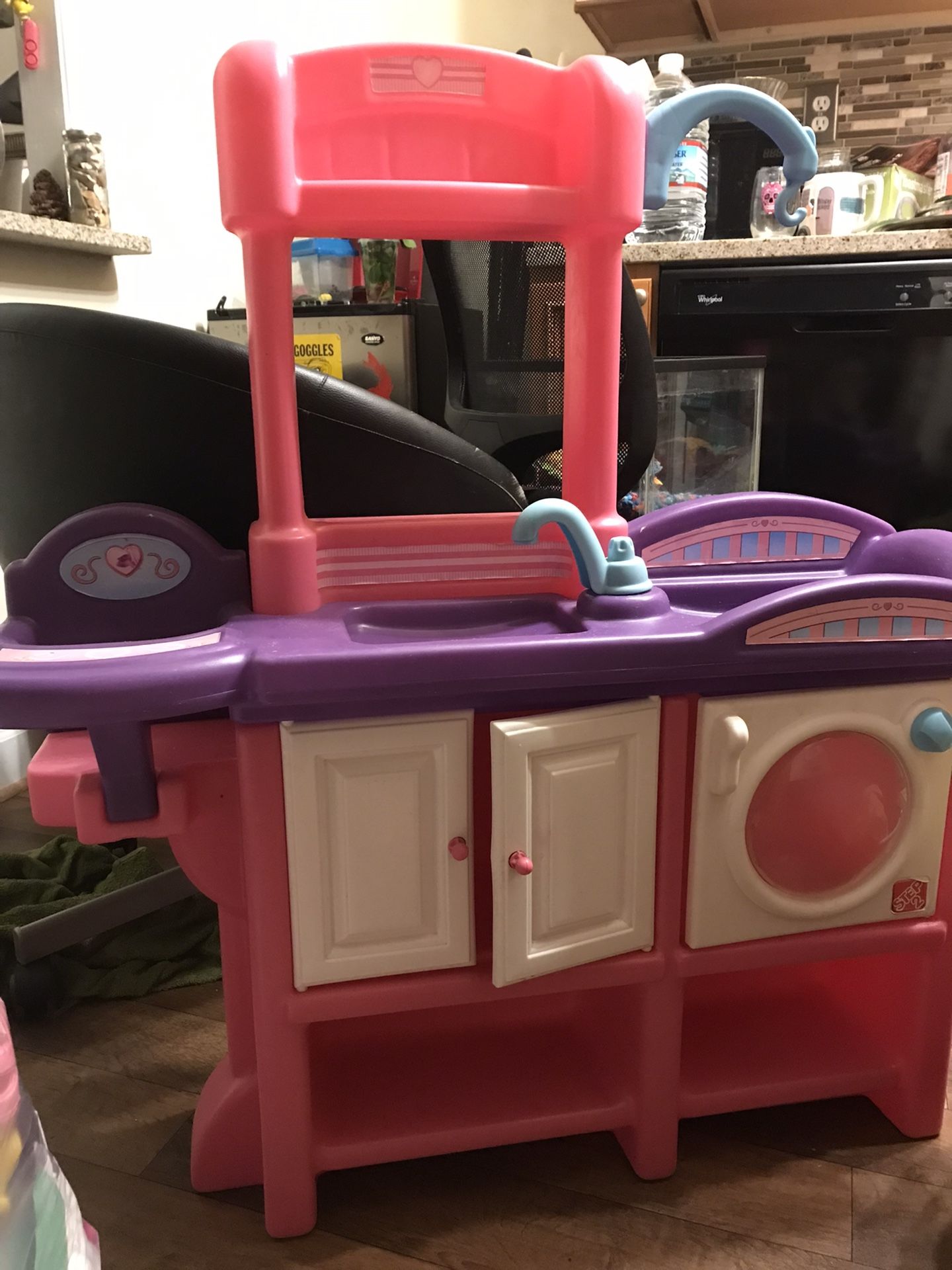 Girl’s Fisher Price Play Washroom 