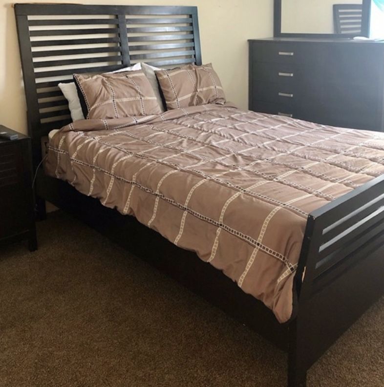 “My Dalton Panel Bed” Queen