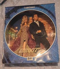 James Bond 007 Barbie & Ken gift set