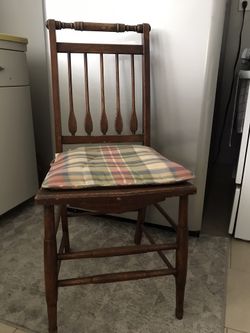 4 Spindle Wicker Wood Chairs with cushions