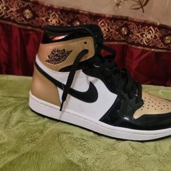 Jordan 1 Black Gold Size 9 Like New