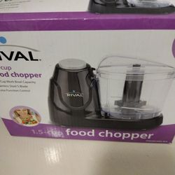 Food Chopper Like New 1.5 Cup B6