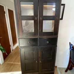 Kitchen Cabinet And Table 