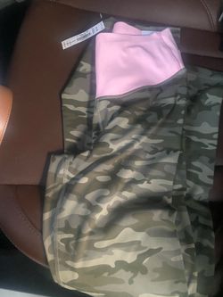 VS Pink Relay Flare Leggings