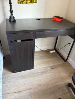 Free desk