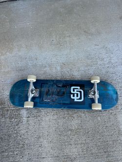 Skateboard complete 8.5 with helmet and pads