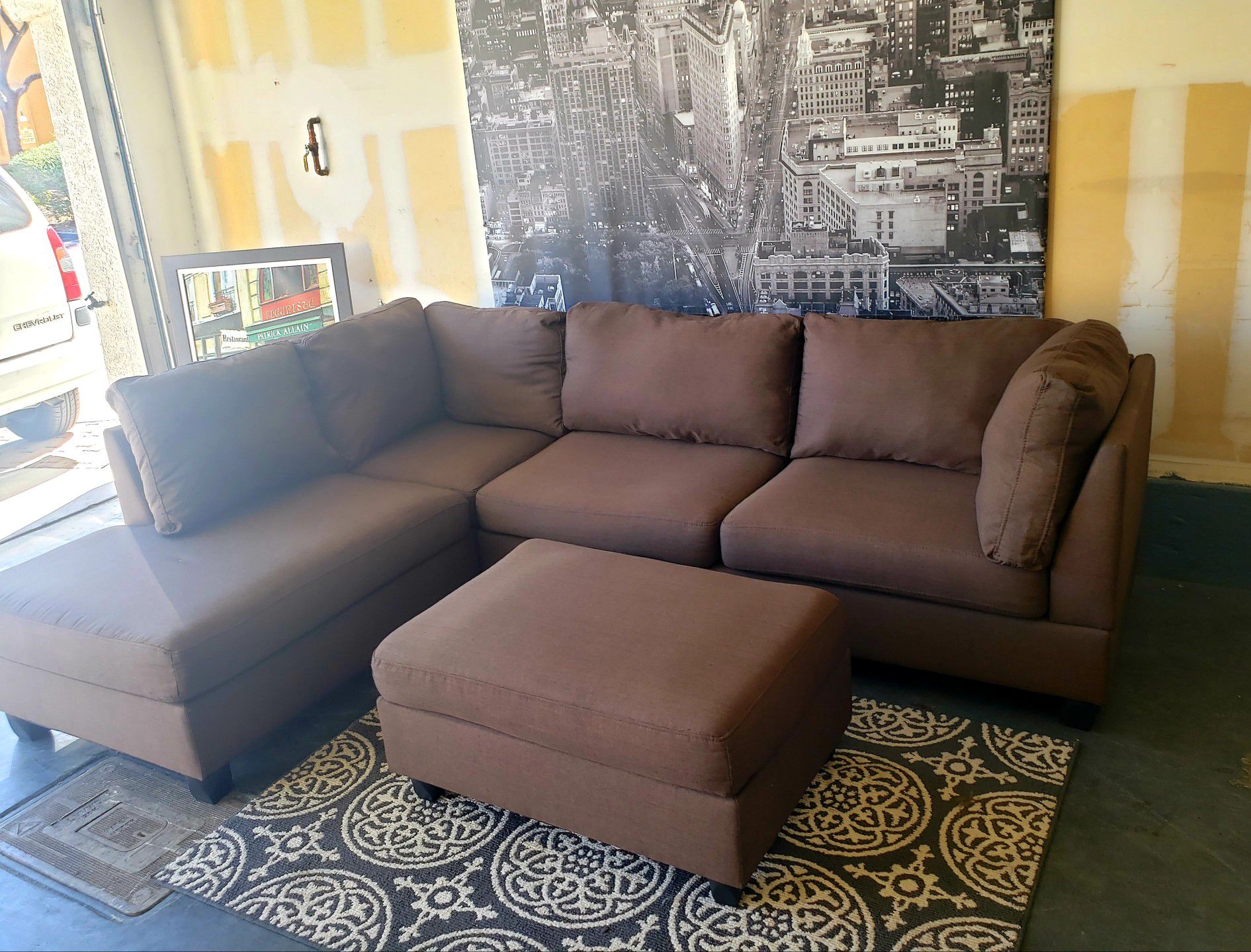 Nice brown sectional sofa with ottoman • Great condition • Free delivery