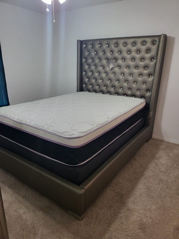 NEW Queen MATTRESS and BOX SPRING. Bed frame not included👍