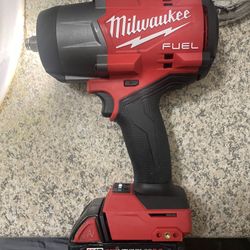  Milwaukee  M18 FUEL 1/2 in High Torque Impact Wrench