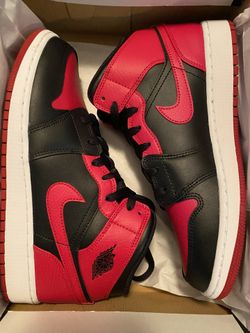 Mid Air Jordan 1 Banned Size 10.5