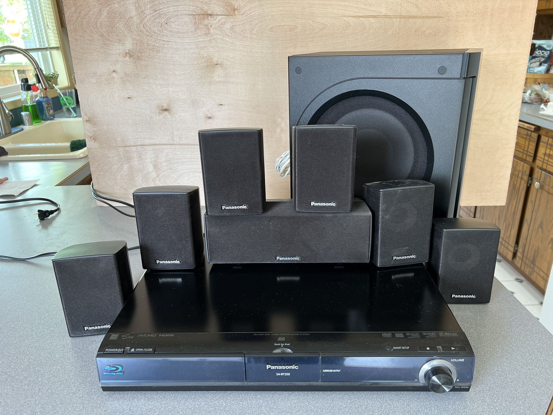 Blue Ray CD Home Theater Around Sound System 