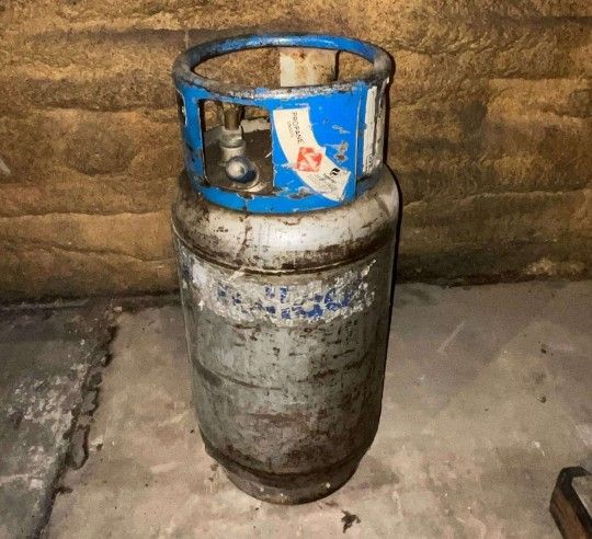 8 Gallon 33 Pound Propane Tank