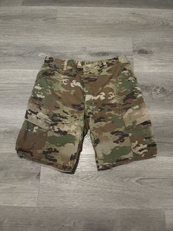 Vintage 1990s Men’s Military Issued Green Camo Cargo Shorts