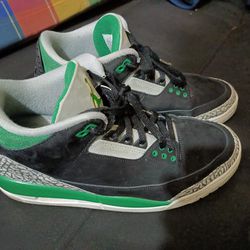 Nike Jordans 3 Pine Green  10.5
