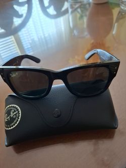 Ray-Ban Wayfarer Polarized Sunglasses with Case