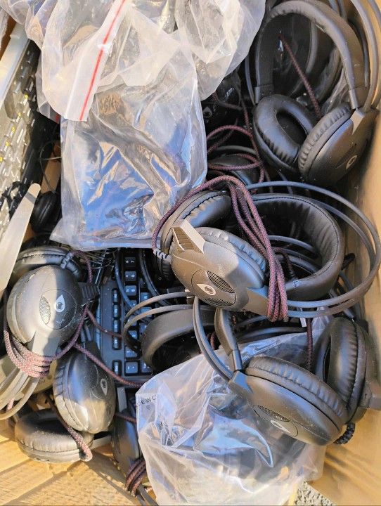 Box Of Headphones Headsets With Microphone Lot Of 10 