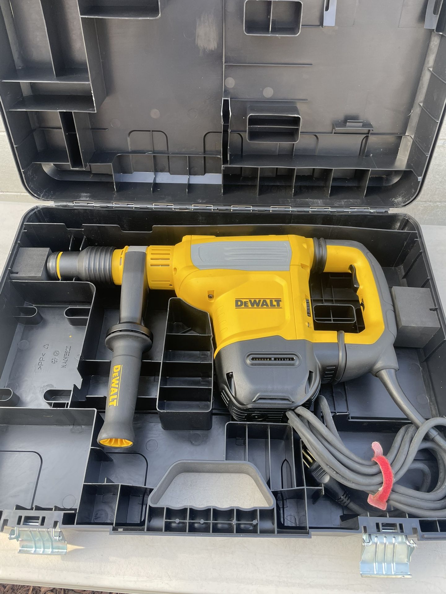 1 3/4” SDS-MAX ROTARY HAMMER