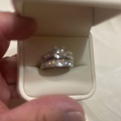 white cold wedding band 
