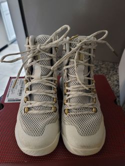 Under Armour Volleyball Shoes Sz. 6