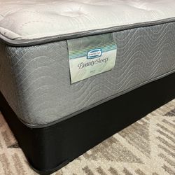 Beautysleep Full , mattress, and Box spring. It is very good condition. 