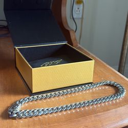 GLD White Gold Signature Cuban Chain 18”