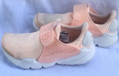 Nike sock dart womens size 6 Sunset Tint White!