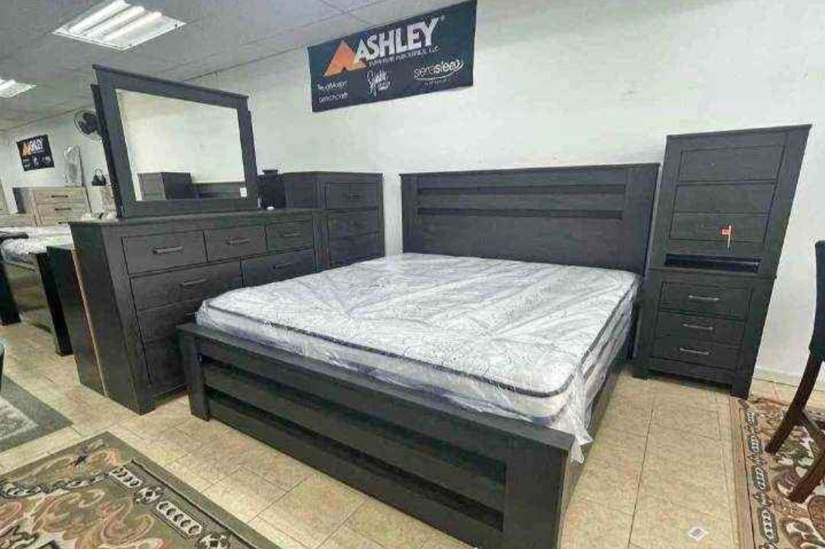 Ashley Brinxton Queen/Full Panel Headboard Bed With Mirrored Dresser, Chest And  Nightstands🎀