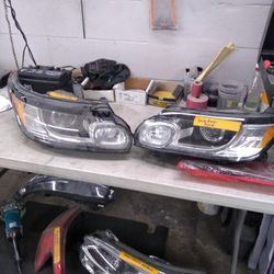 2020 Range Rover Headlights Brand New Thousand A Piece They Have The Top Clip On Each One Or Broke But Everything Else Is There 500 Sell For A Thousan